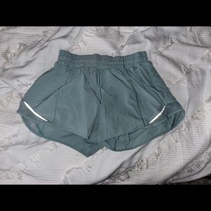 Lululemon Hotty hot shorts size 6 TALL